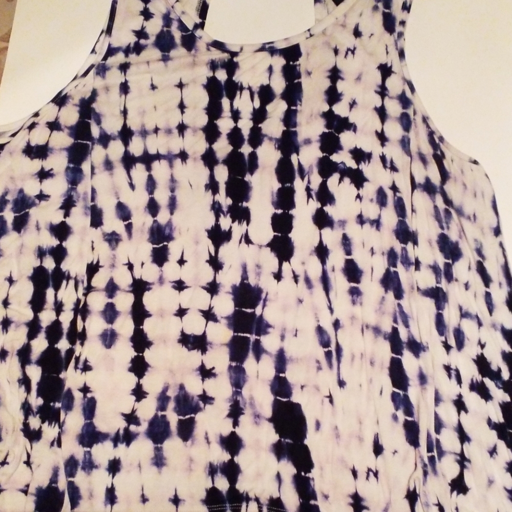 Knapp Studio sleeveless  Shark Bite